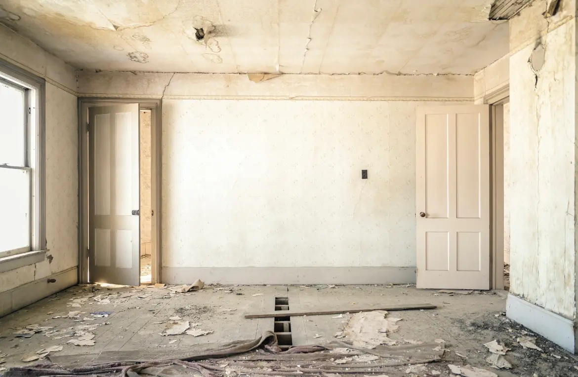 Waste disposal crew managing a cleanout project in Golf Manor